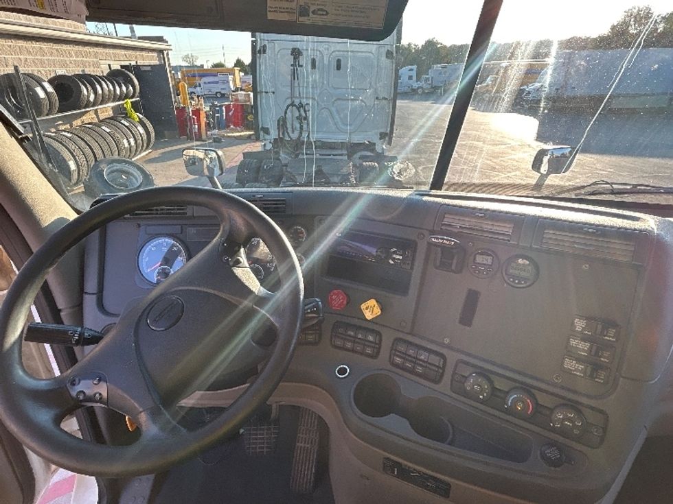 Sleeper Tractor-Heavy Duty Tractors-Freightliner-2019-Cascadia 12564ST-San Antonio-TX-612,859\n\t\tmiles-$ 45,750 - Image 11
