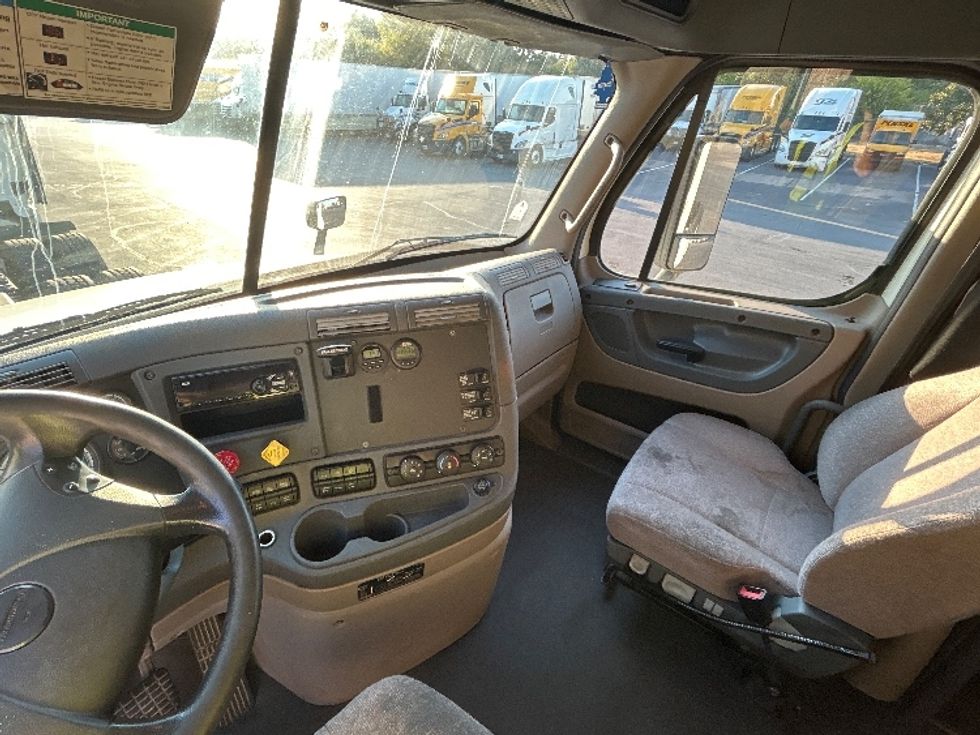 Sleeper Tractor-Heavy Duty Tractors-Freightliner-2019-Cascadia 12564ST-San Antonio-TX-612,859\n\t\tmiles-$ 45,750 - Image 12