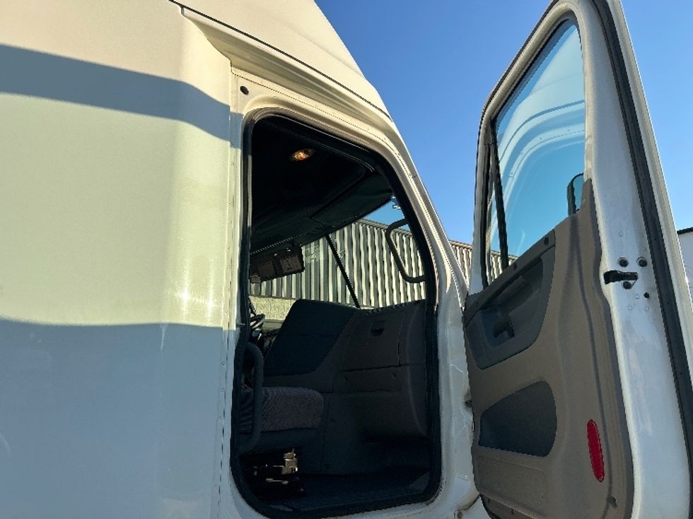 Sleeper Tractor-Heavy Duty Tractors-Freightliner-2019-Cascadia 12564ST-San Antonio-TX-612,859\n\t\tmiles-$ 45,750 - Image 13