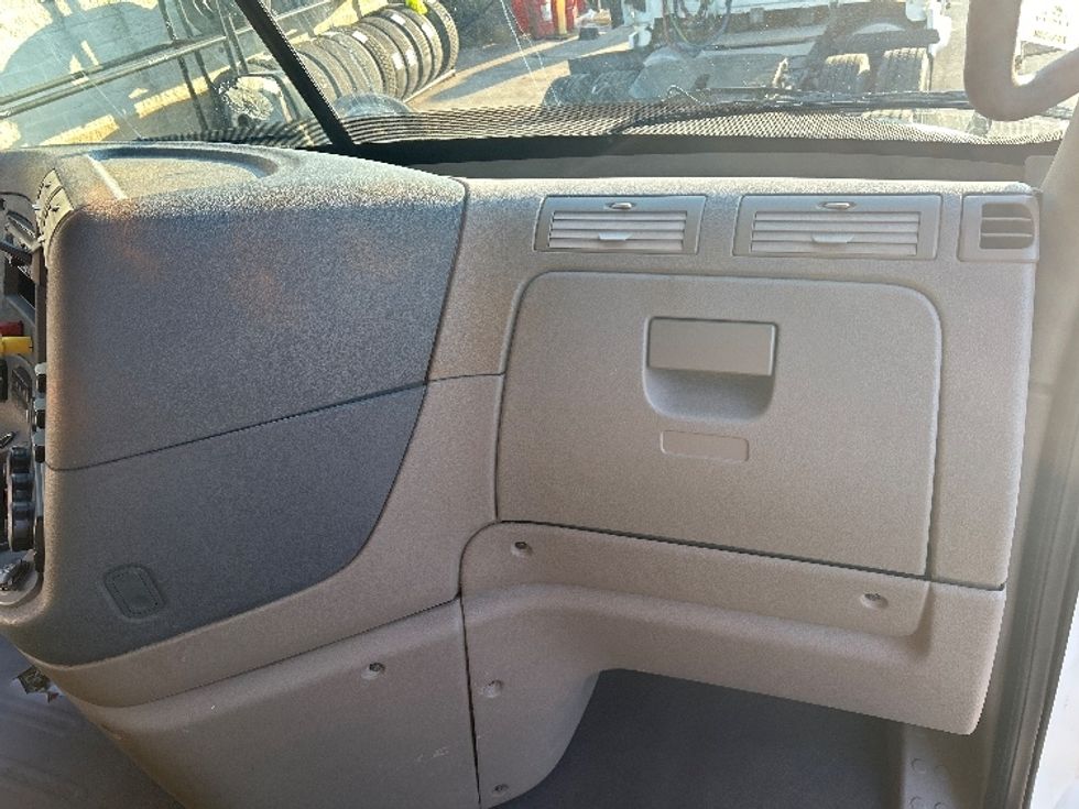 Sleeper Tractor-Heavy Duty Tractors-Freightliner-2019-Cascadia 12564ST-San Antonio-TX-612,859\n\t\tmiles-$ 45,750 - Image 14