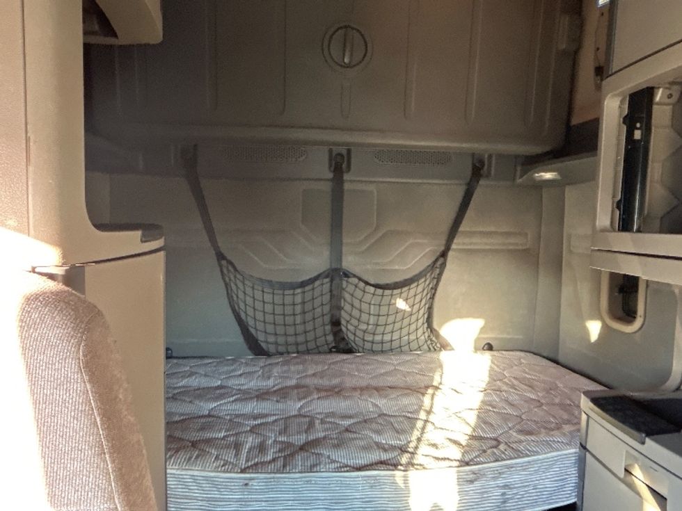 Sleeper Tractor-Heavy Duty Tractors-Freightliner-2019-Cascadia 12564ST-San Antonio-TX-612,859\n\t\tmiles-$ 45,750 - Image 16