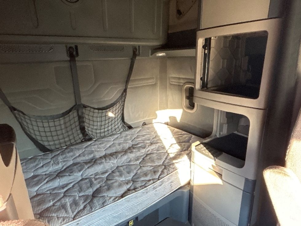 Sleeper Tractor-Heavy Duty Tractors-Freightliner-2019-Cascadia 12564ST-San Antonio-TX-612,859\n\t\tmiles-$ 45,750 - Image 17