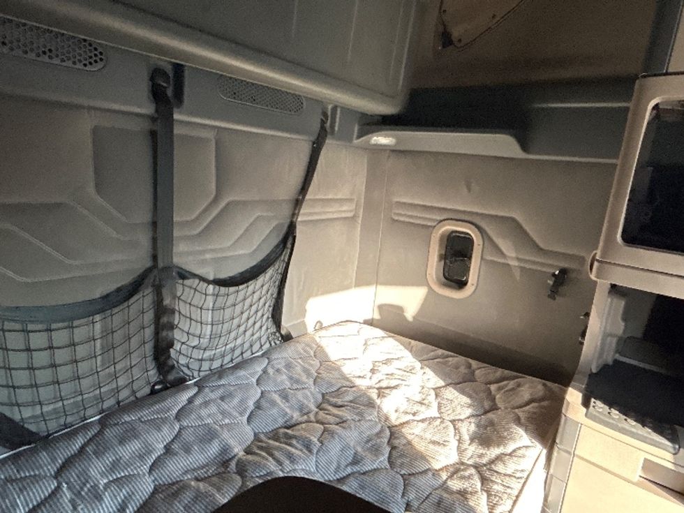 Sleeper Tractor-Heavy Duty Tractors-Freightliner-2019-Cascadia 12564ST-San Antonio-TX-612,859\n\t\tmiles-$ 45,750 - Image 18