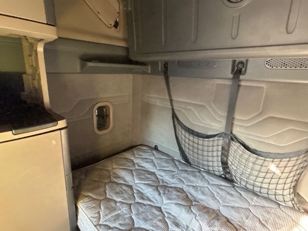 Sleeper Tractor-Heavy Duty Tractors-Freightliner-2019-Cascadia 12564ST-San Antonio-TX-612,859\n\t\tmiles-$ 45,750 - Image 19