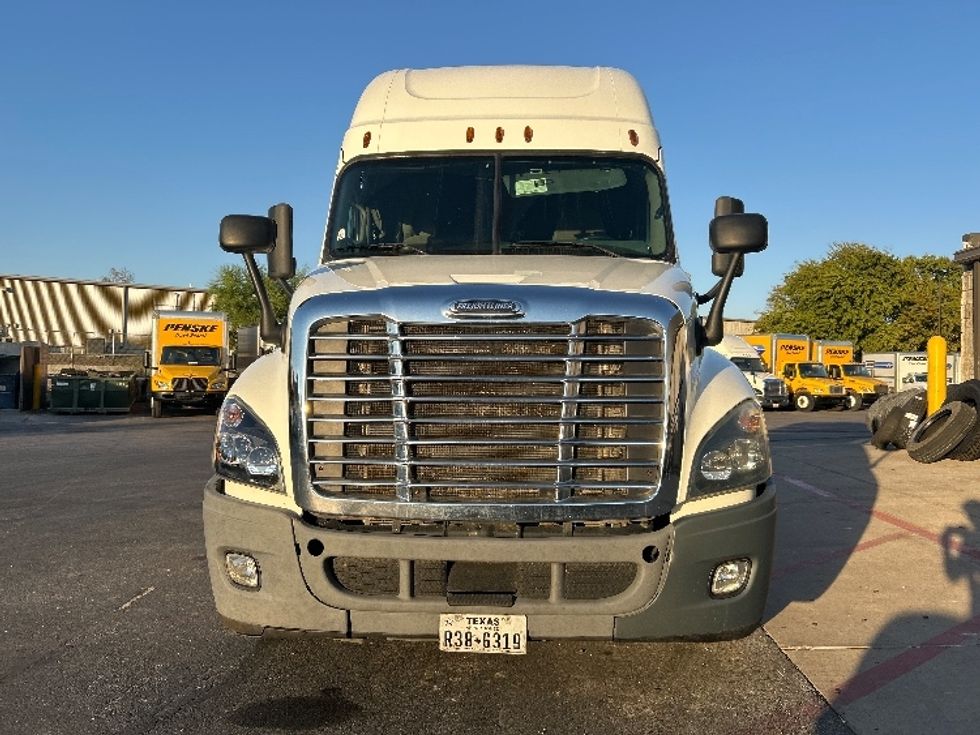 Sleeper Tractor-Heavy Duty Tractors-Freightliner-2019-Cascadia 12564ST-San Antonio-TX-612,859\n\t\tmiles-$ 45,750 - Image 2