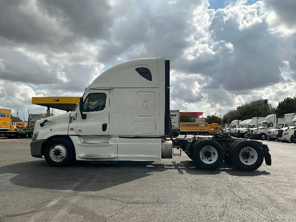 Sleeper Tractor-Heavy Duty Tractors-Freightliner-2019-Cascadia 12564ST-San Antonio-TX-612,859\n\t\tmiles-$ 45,750 - Image 4