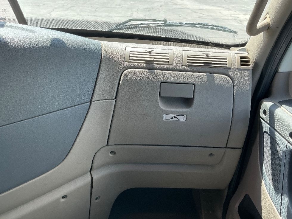 Sleeper Tractor-Heavy Duty Tractors-Freightliner-2019-Cascadia 12564ST-San Antonio-TX-655,064\n\t\tmiles-$ 42,250 - Image 14