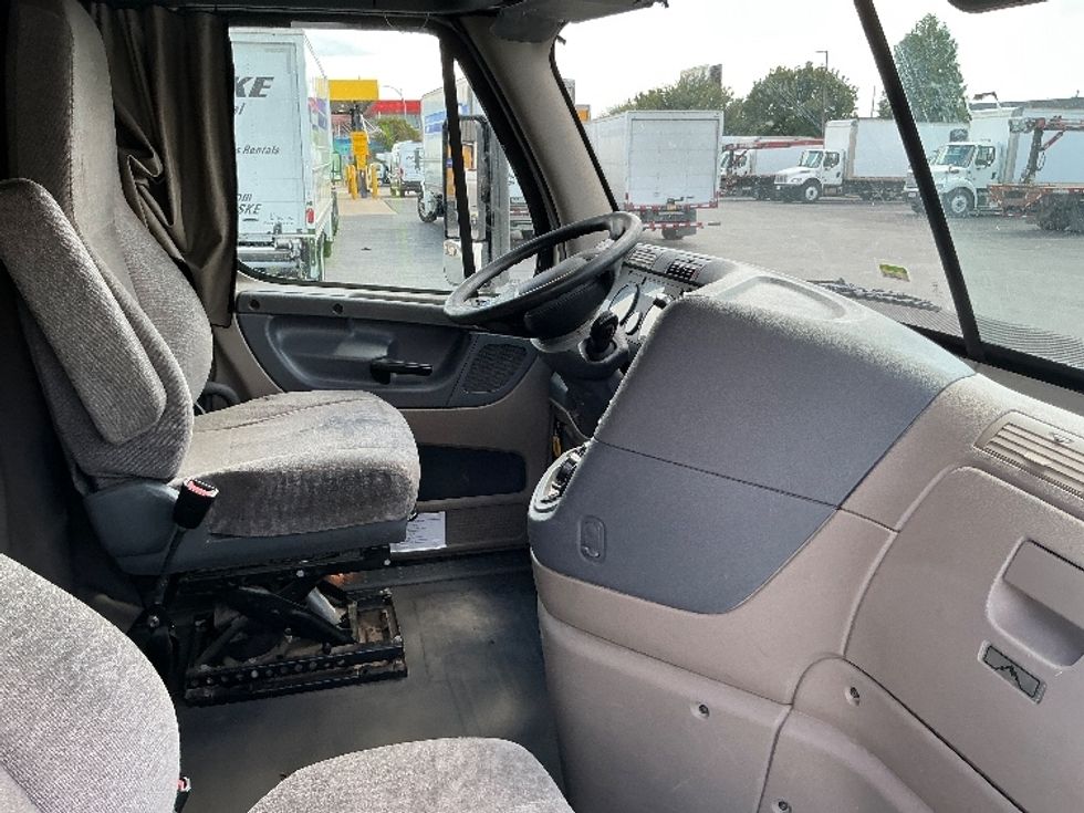 Sleeper Tractor-Heavy Duty Tractors-Freightliner-2019-Cascadia 12564ST-San Antonio-TX-655,064\n\t\tmiles-$ 42,250 - Image 15