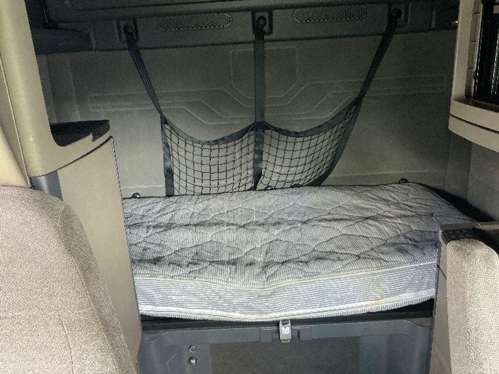 Sleeper Tractor-Heavy Duty Tractors-Freightliner-2019-Cascadia 12564ST-San Antonio-TX-655,064\n\t\tmiles-$ 42,250 - Image 16