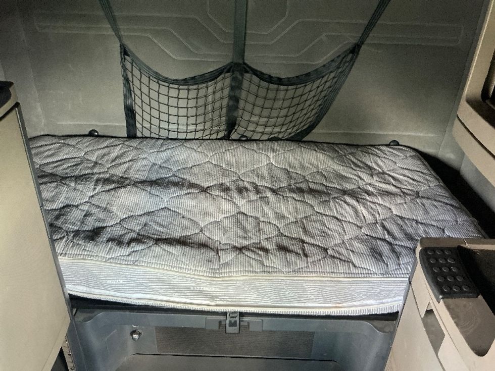 Sleeper Tractor-Heavy Duty Tractors-Freightliner-2019-Cascadia 12564ST-San Antonio-TX-655,064\n\t\tmiles-$ 42,250 - Image 17