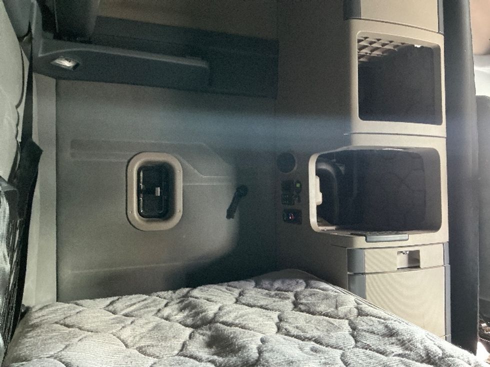 Sleeper Tractor-Heavy Duty Tractors-Freightliner-2019-Cascadia 12564ST-San Antonio-TX-655,064\n\t\tmiles-$ 42,250 - Image 18