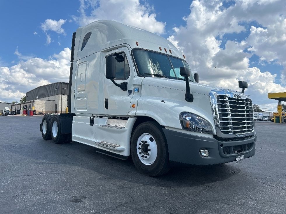 Sleeper Tractor-Heavy Duty Tractors-Freightliner-2019-Cascadia 12564ST-San Antonio-TX-687,900\n\t\tmiles-$ 40,000 - Image 1