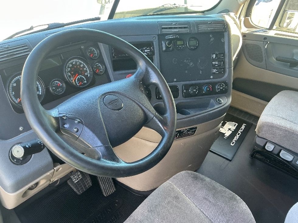 Sleeper Tractor-Heavy Duty Tractors-Freightliner-2019-Cascadia 12564ST-San Antonio-TX-687,900\n\t\tmiles-$ 40,000 - Image 10