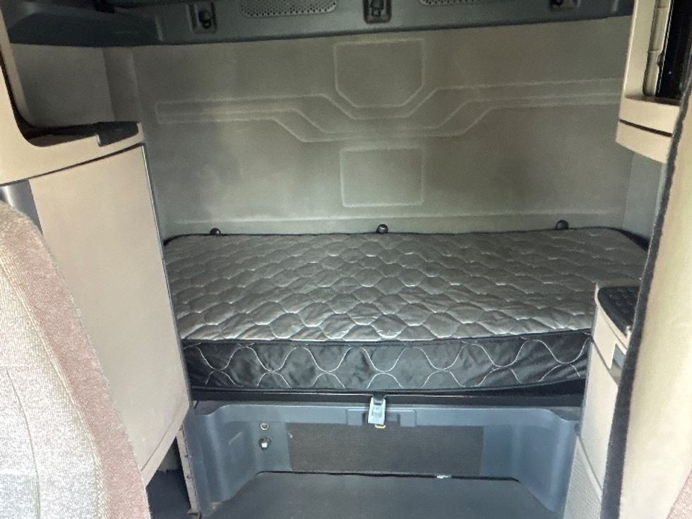 Sleeper Tractor-Heavy Duty Tractors-Freightliner-2019-Cascadia 12564ST-San Antonio-TX-687,900\n\t\tmiles-$ 40,000 - Image 16