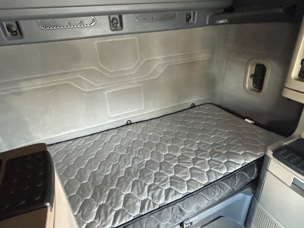 Sleeper Tractor-Heavy Duty Tractors-Freightliner-2019-Cascadia 12564ST-San Antonio-TX-687,900\n\t\tmiles-$ 40,000 - Image 18