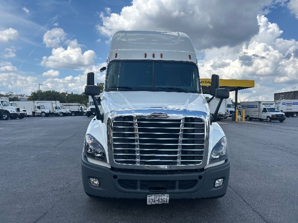Sleeper Tractor-Heavy Duty Tractors-Freightliner-2019-Cascadia 12564ST-San Antonio-TX-687,900\n\t\tmiles-$ 40,000 - Image 2