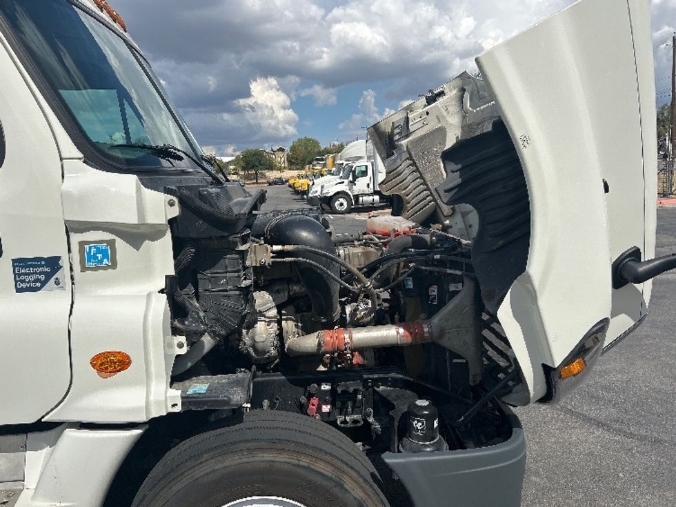 Sleeper Tractor-Heavy Duty Tractors-Freightliner-2019-Cascadia 12564ST-San Antonio-TX-687,900\n\t\tmiles-$ 40,000 - Image 20