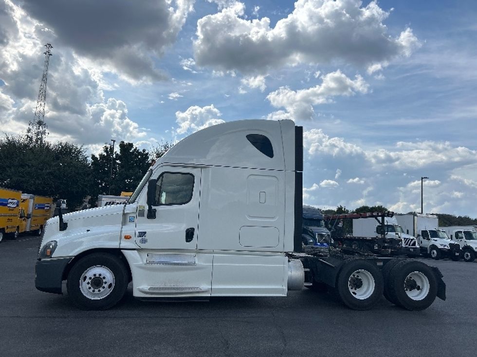 Sleeper Tractor-Heavy Duty Tractors-Freightliner-2019-Cascadia 12564ST-San Antonio-TX-687,900\n\t\tmiles-$ 40,000 - Image 4