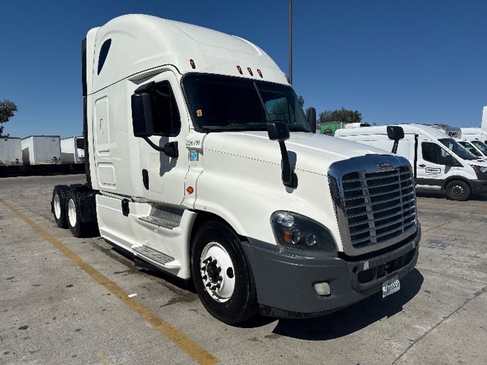 Sleeper Tractor-Heavy Duty Tractors-Freightliner-2019-Cascadia 12564ST-San Diego-CA-602,213\n\t\tmiles-$ 53,250 - Image 1
