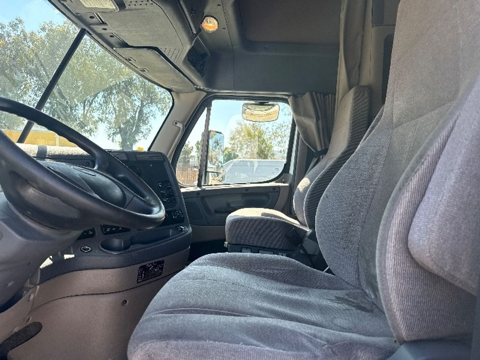 Sleeper Tractor-Heavy Duty Tractors-Freightliner-2019-Cascadia 12564ST-San Diego-CA-602,213\n\t\tmiles-$ 53,250 - Image 10