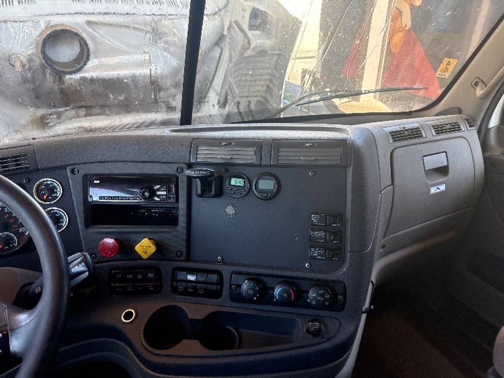 Sleeper Tractor-Heavy Duty Tractors-Freightliner-2019-Cascadia 12564ST-San Diego-CA-602,213\n\t\tmiles-$ 53,250 - Image 12