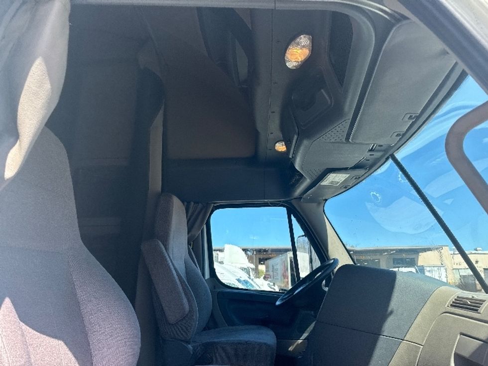 Sleeper Tractor-Heavy Duty Tractors-Freightliner-2019-Cascadia 12564ST-San Diego-CA-602,213\n\t\tmiles-$ 53,250 - Image 13