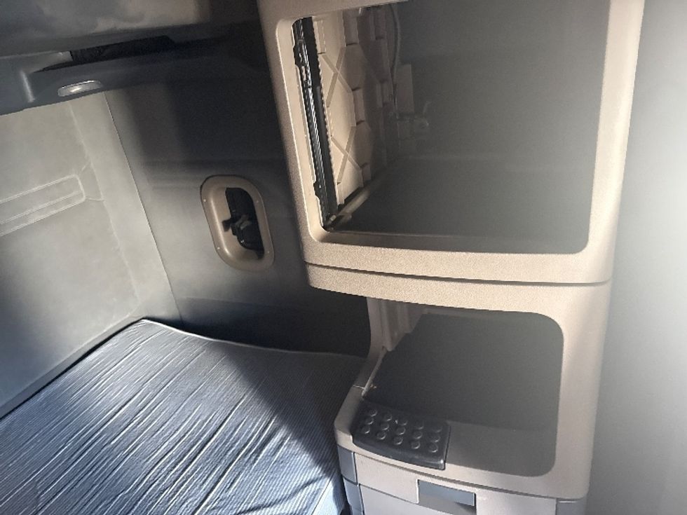 Sleeper Tractor-Heavy Duty Tractors-Freightliner-2019-Cascadia 12564ST-San Diego-CA-602,213\n\t\tmiles-$ 53,250 - Image 18