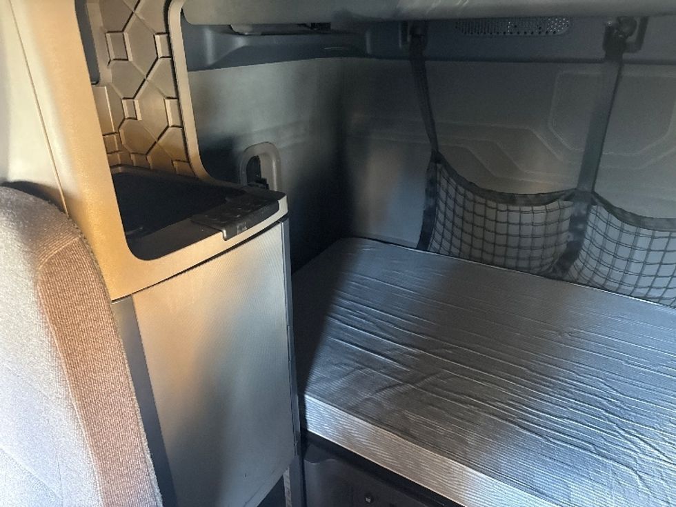 Sleeper Tractor-Heavy Duty Tractors-Freightliner-2019-Cascadia 12564ST-San Diego-CA-602,213\n\t\tmiles-$ 53,250 - Image 19