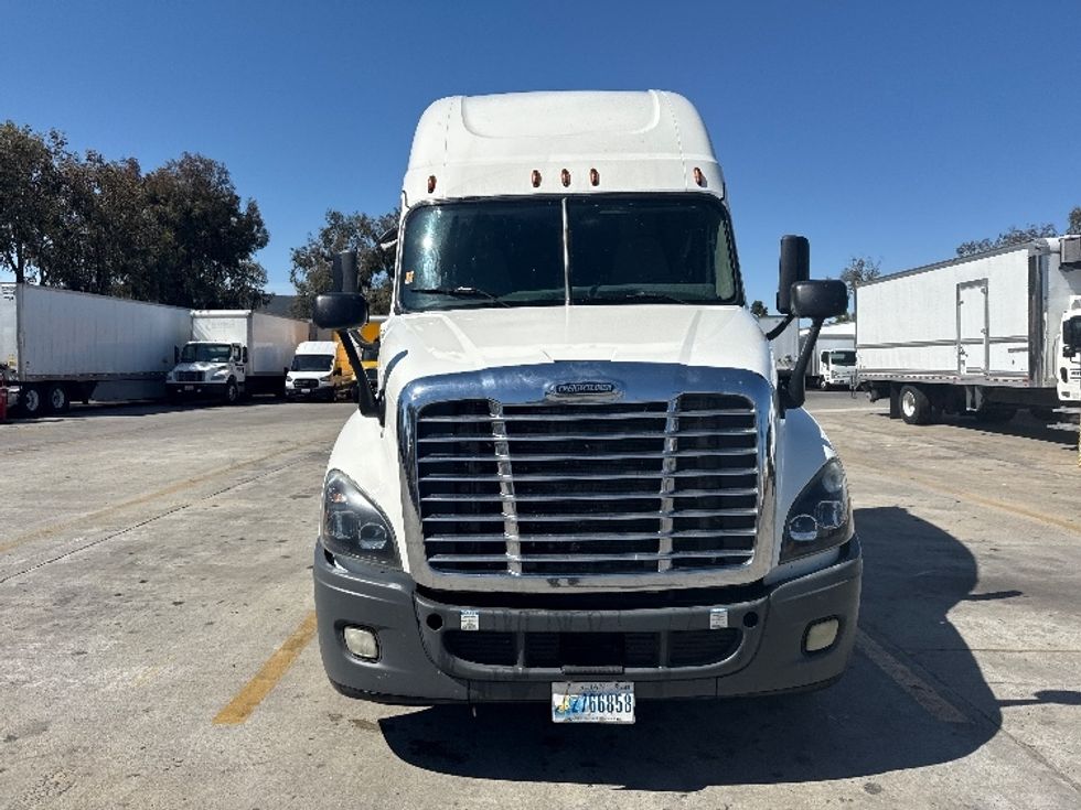 Sleeper Tractor-Heavy Duty Tractors-Freightliner-2019-Cascadia 12564ST-San Diego-CA-602,213\n\t\tmiles-$ 53,250 - Image 2
