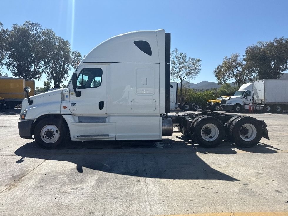 Sleeper Tractor-Heavy Duty Tractors-Freightliner-2019-Cascadia 12564ST-San Diego-CA-602,213\n\t\tmiles-$ 53,250 - Image 4
