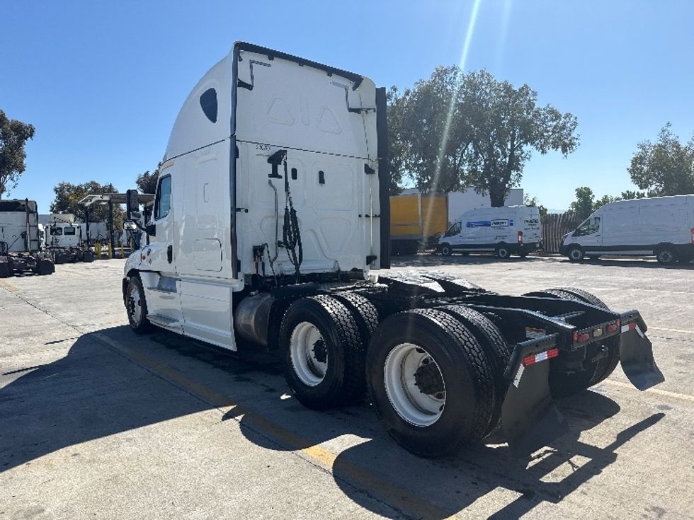 Sleeper Tractor-Heavy Duty Tractors-Freightliner-2019-Cascadia 12564ST-San Diego-CA-602,213\n\t\tmiles-$ 53,250 - Image 5