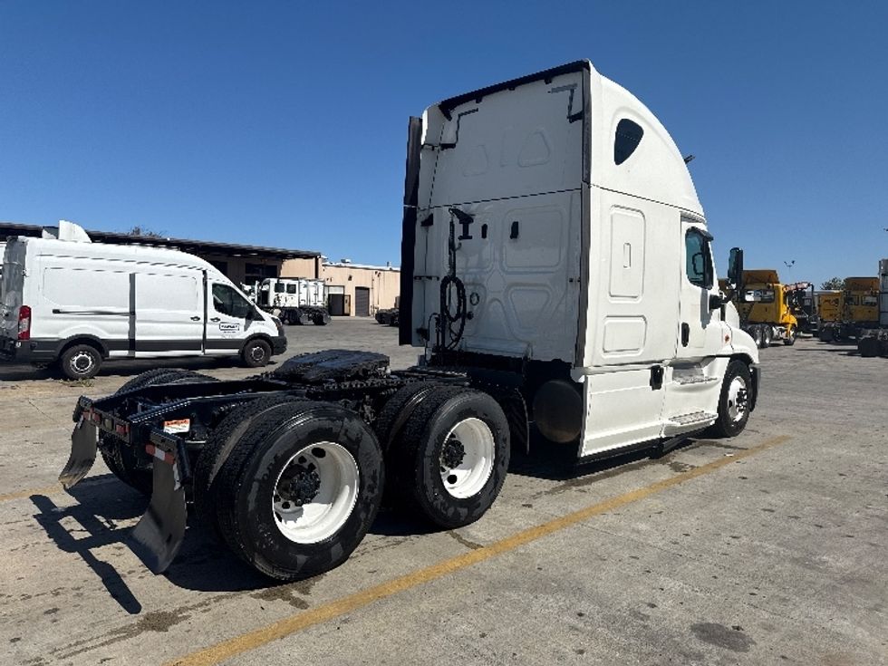 Sleeper Tractor-Heavy Duty Tractors-Freightliner-2019-Cascadia 12564ST-San Diego-CA-602,213\n\t\tmiles-$ 53,250 - Image 7