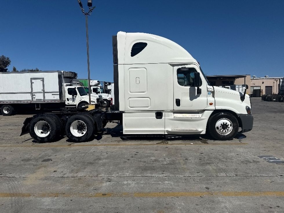 Sleeper Tractor-Heavy Duty Tractors-Freightliner-2019-Cascadia 12564ST-San Diego-CA-602,213\n\t\tmiles-$ 53,250 - Image 8