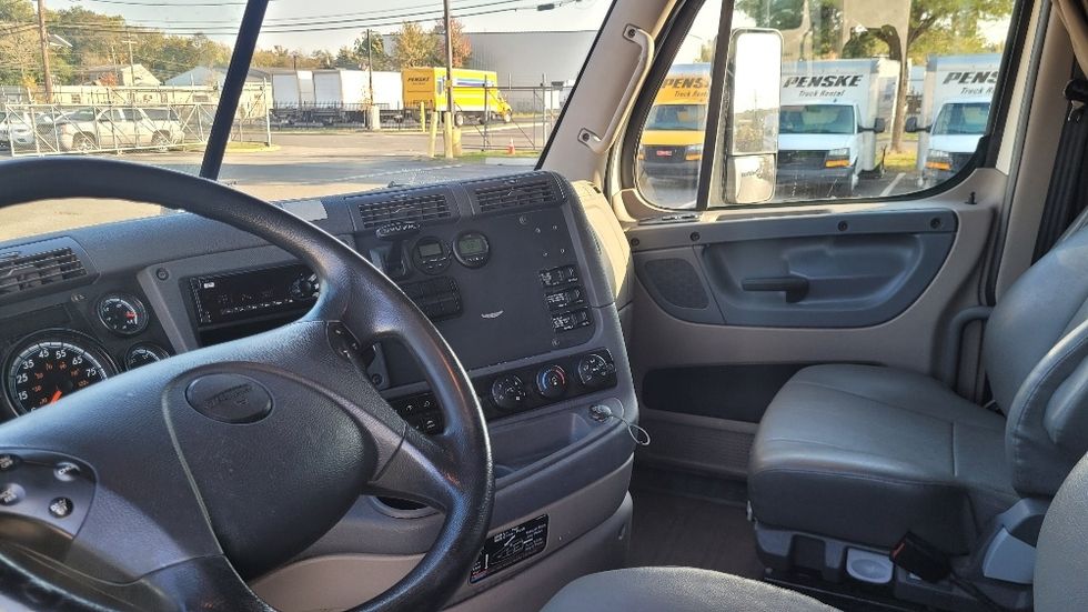 Sleeper Tractor-Heavy Duty Tractors-Freightliner-2019-Cascadia 12564ST-South Plainfield-NJ-253,643\n\t\tmiles-$ 65,500 - Image 10