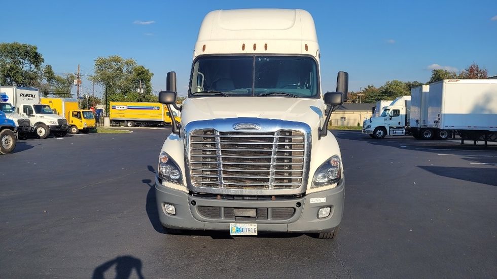 Sleeper Tractor-Heavy Duty Tractors-Freightliner-2019-Cascadia 12564ST-South Plainfield-NJ-253,643\n\t\tmiles-$ 65,500 - Image 2