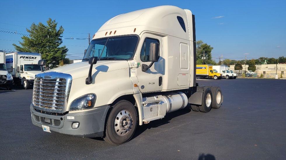 Sleeper Tractor-Heavy Duty Tractors-Freightliner-2019-Cascadia 12564ST-South Plainfield-NJ-253,643\n\t\tmiles-$ 65,500 - Image 3