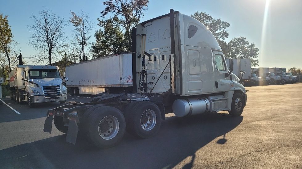 Sleeper Tractor-Heavy Duty Tractors-Freightliner-2019-Cascadia 12564ST-South Plainfield-NJ-253,643\n\t\tmiles-$ 65,500 - Image 7