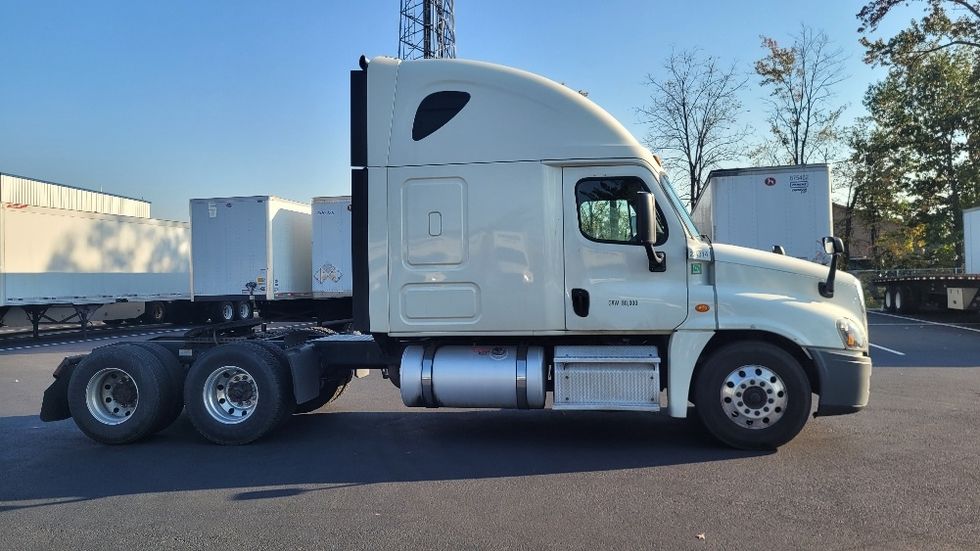 Sleeper Tractor-Heavy Duty Tractors-Freightliner-2019-Cascadia 12564ST-South Plainfield-NJ-253,643\n\t\tmiles-$ 65,500 - Image 8