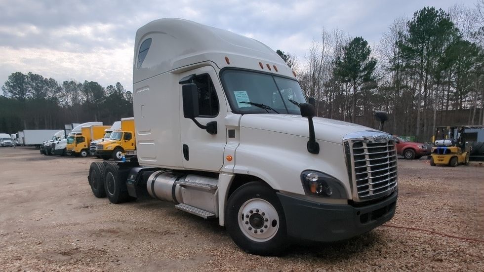 Sleeper Tractor-Heavy Duty Tractors-Freightliner-2019-Cascadia 12564ST-Suwanee-GA-579,636\n\t\tmiles-$ 43,750 - Image 1