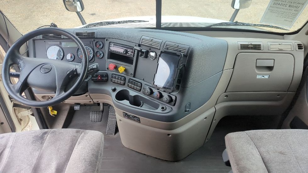 Sleeper Tractor-Heavy Duty Tractors-Freightliner-2019-Cascadia 12564ST-Suwanee-GA-579,636\n\t\tmiles-$ 43,750 - Image 12