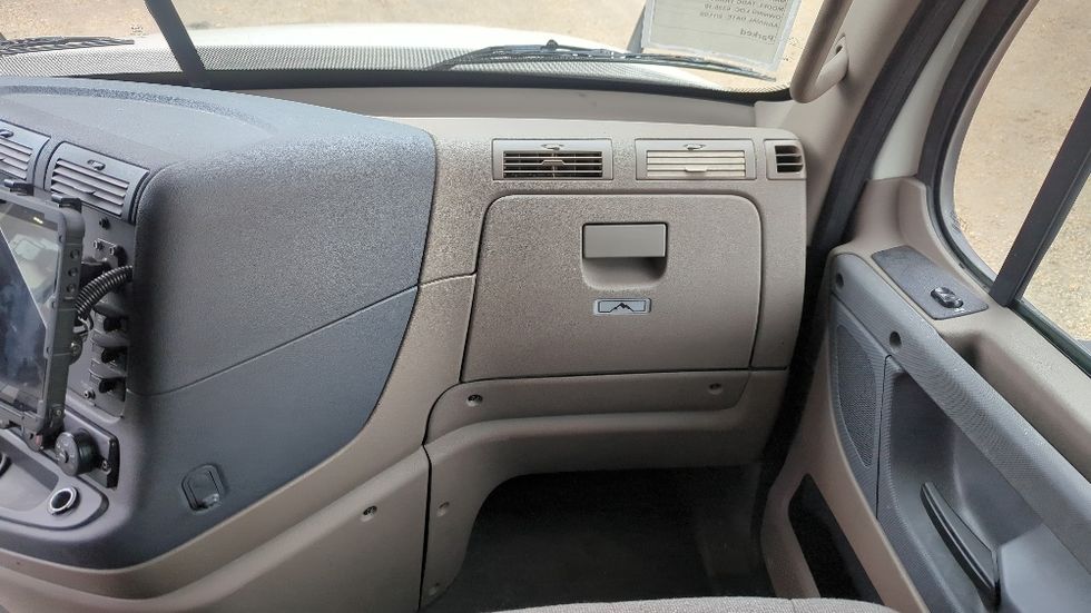 Sleeper Tractor-Heavy Duty Tractors-Freightliner-2019-Cascadia 12564ST-Suwanee-GA-579,636\n\t\tmiles-$ 43,750 - Image 14