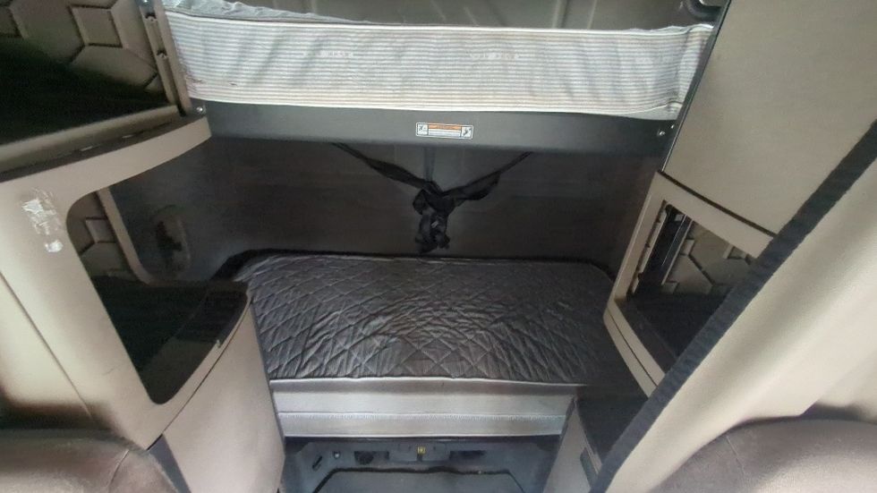 Sleeper Tractor-Heavy Duty Tractors-Freightliner-2019-Cascadia 12564ST-Suwanee-GA-579,636\n\t\tmiles-$ 43,750 - Image 16