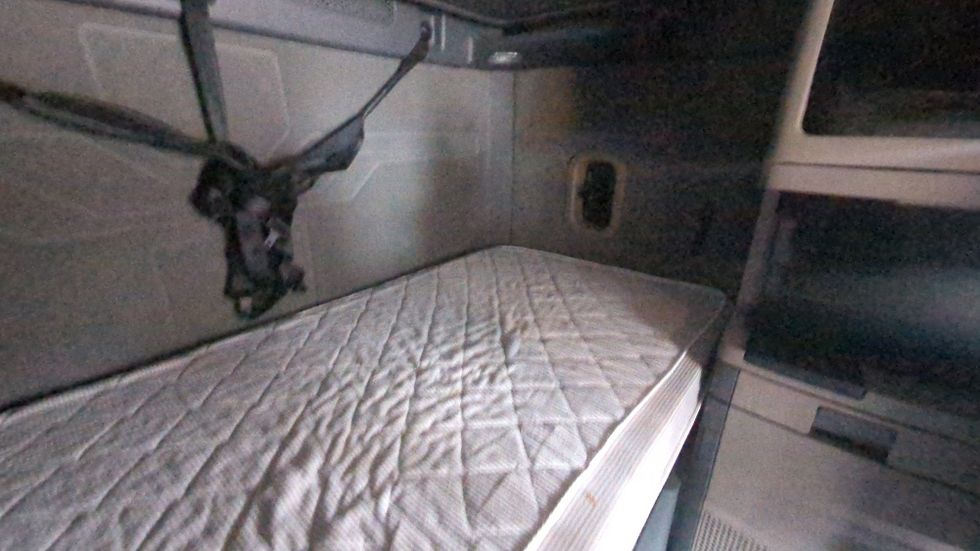 Sleeper Tractor-Heavy Duty Tractors-Freightliner-2019-Cascadia 12564ST-Suwanee-GA-579,636\n\t\tmiles-$ 43,750 - Image 18