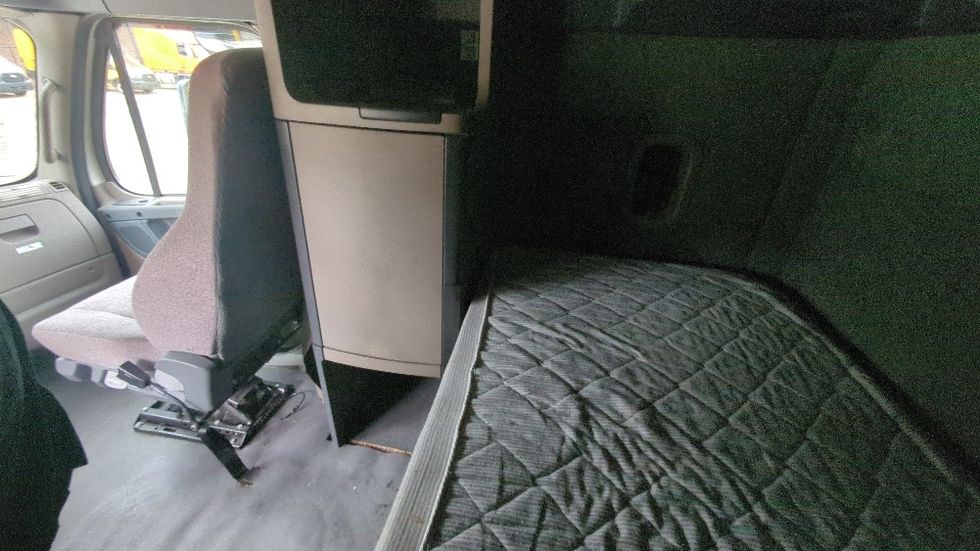 Sleeper Tractor-Heavy Duty Tractors-Freightliner-2019-Cascadia 12564ST-Suwanee-GA-579,636\n\t\tmiles-$ 43,750 - Image 19