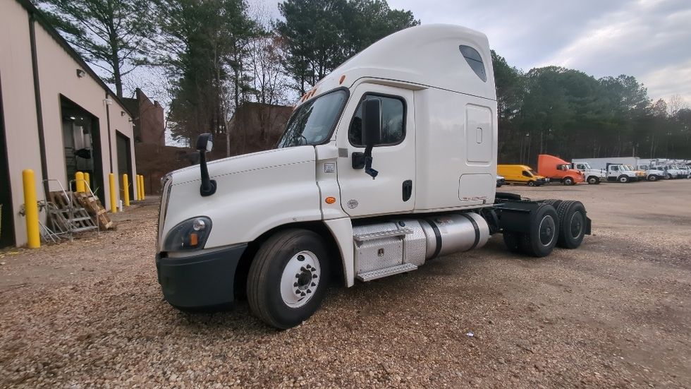 Sleeper Tractor-Heavy Duty Tractors-Freightliner-2019-Cascadia 12564ST-Suwanee-GA-579,636\n\t\tmiles-$ 43,750 - Image 3