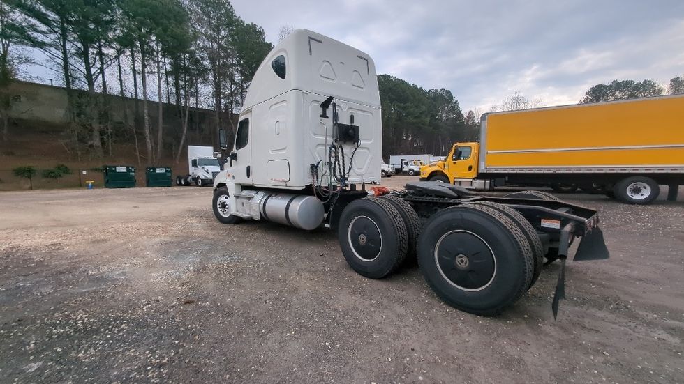 Sleeper Tractor-Heavy Duty Tractors-Freightliner-2019-Cascadia 12564ST-Suwanee-GA-579,636\n\t\tmiles-$ 43,750 - Image 5