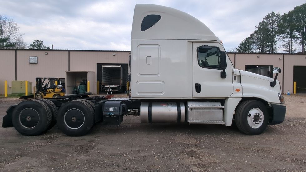 Sleeper Tractor-Heavy Duty Tractors-Freightliner-2019-Cascadia 12564ST-Suwanee-GA-579,636\n\t\tmiles-$ 43,750 - Image 8