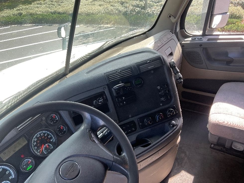 Sleeper Tractor-Heavy Duty Tractors-Freightliner-2019-Cascadia 12564ST-Tampa-FL-301,770\n\t\tmiles-$ 57,750 - Image 11