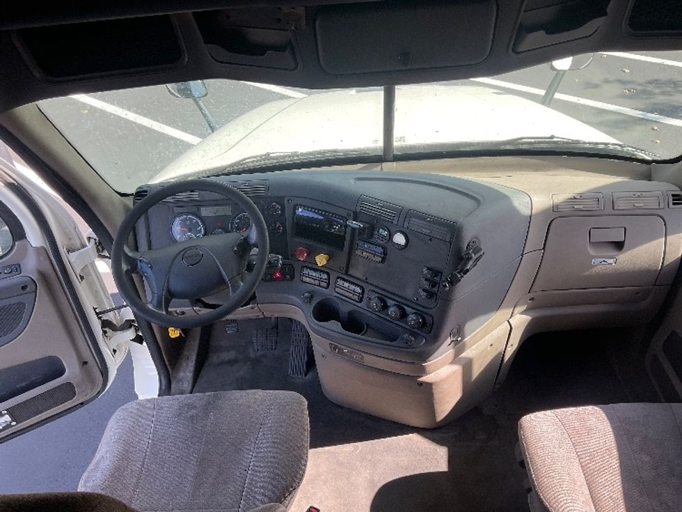 Sleeper Tractor-Heavy Duty Tractors-Freightliner-2019-Cascadia 12564ST-Tampa-FL-301,770\n\t\tmiles-$ 57,750 - Image 12