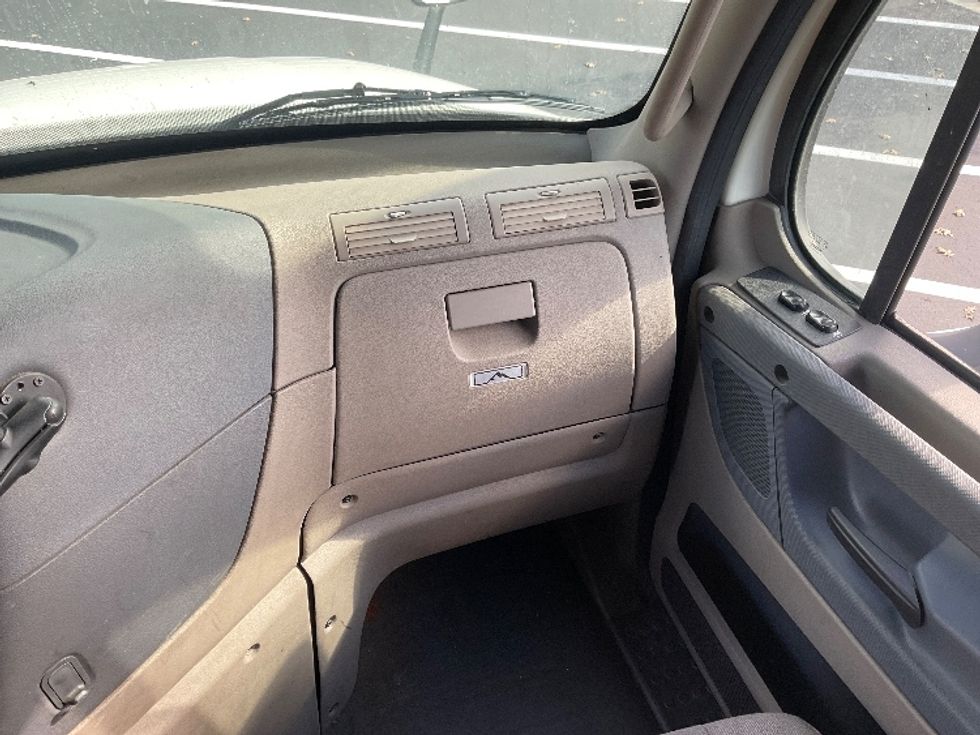 Sleeper Tractor-Heavy Duty Tractors-Freightliner-2019-Cascadia 12564ST-Tampa-FL-301,770\n\t\tmiles-$ 57,750 - Image 14